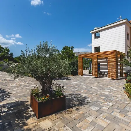 Vila Iris Baska Bed & Breakfast *